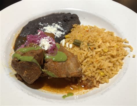  Cochinita Pibil！スパイシーなマリーナードにじっくり漬け込んだ、ユカタン半島の至高の豚肉料理を堪能しよう