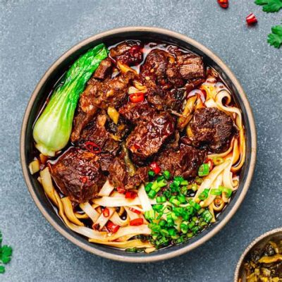  牛肉麺は、濃厚なスープと弾力のある麺が織りなす、 Hefei の食の真髄！