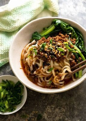  担担麺は、ピリ辛の麻婆豆腐風ソースと、クリーミーな胡麻風味のハーモニー！