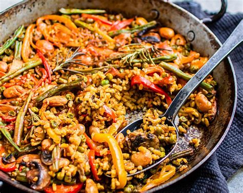  パエリアの甘い香り！魚介と野菜が織りなすスペイン・ワルシャワの味覚体験